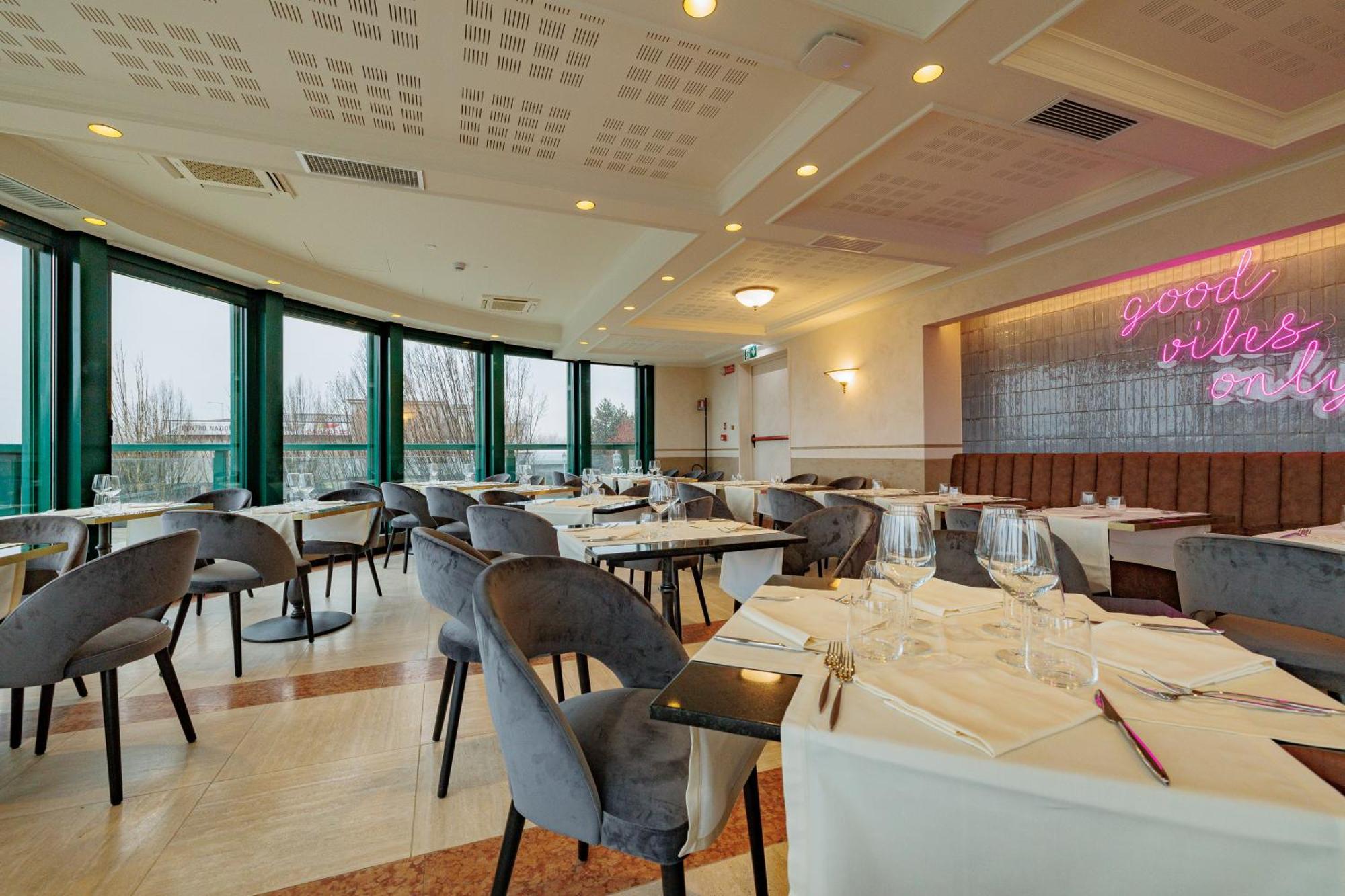 Just Hotel סרונו מראה חיצוני תמונה