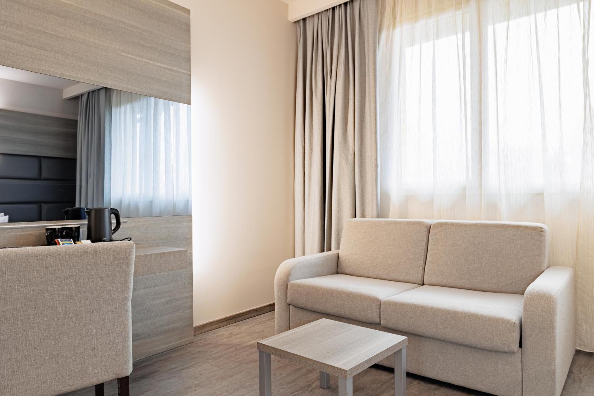 Just Hotel סרונו מראה חיצוני תמונה