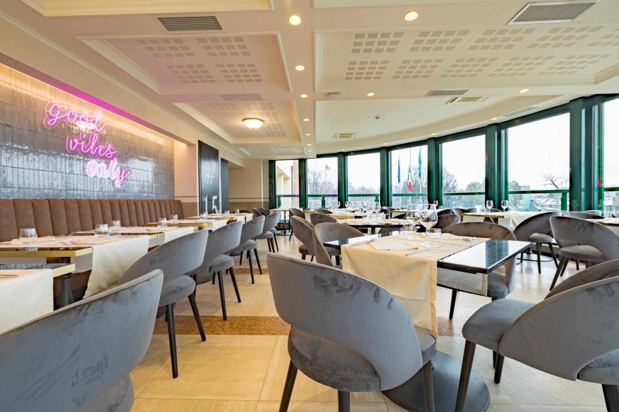 Just Hotel סרונו מראה חיצוני תמונה