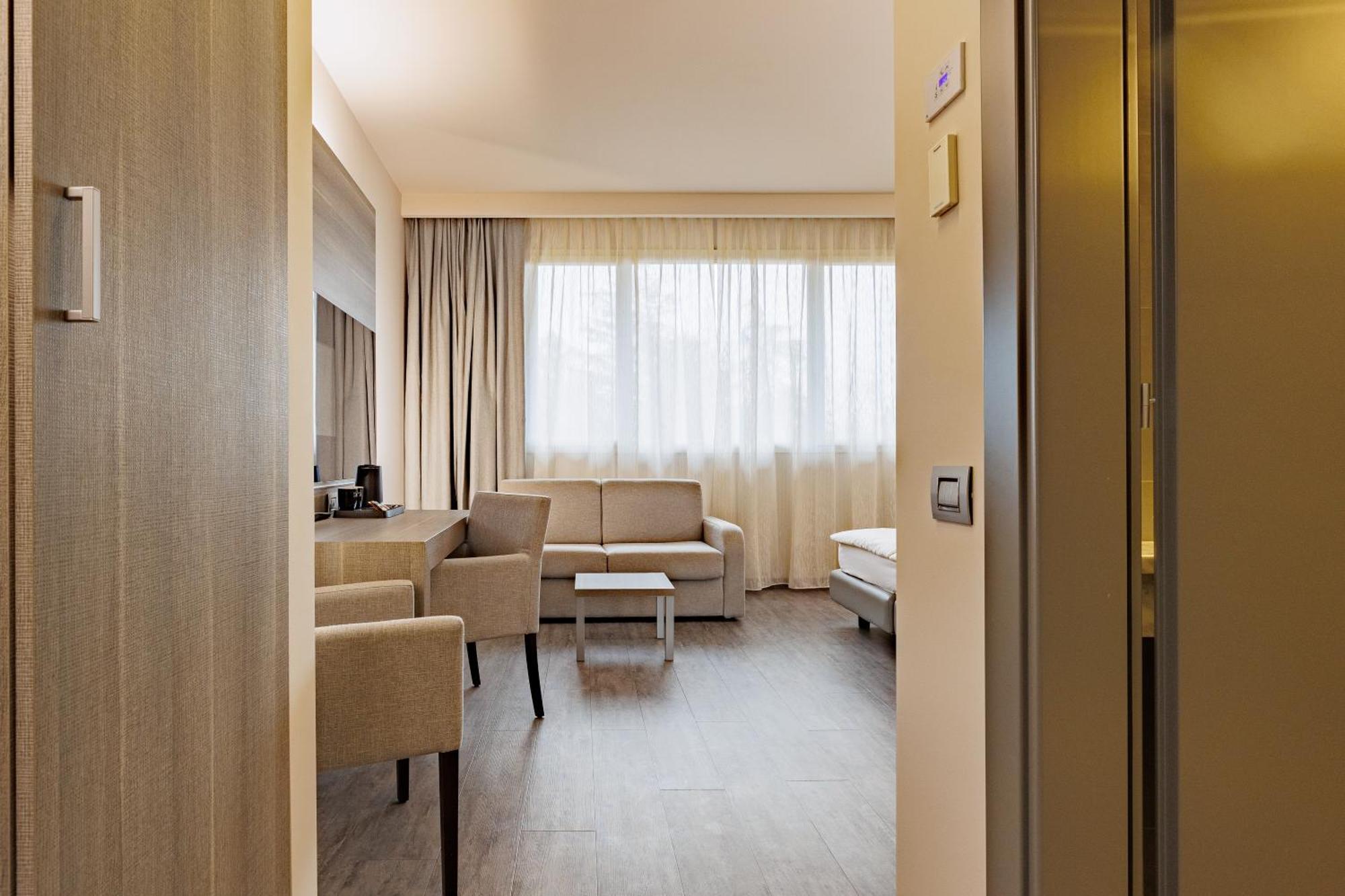 Just Hotel סרונו מראה חיצוני תמונה