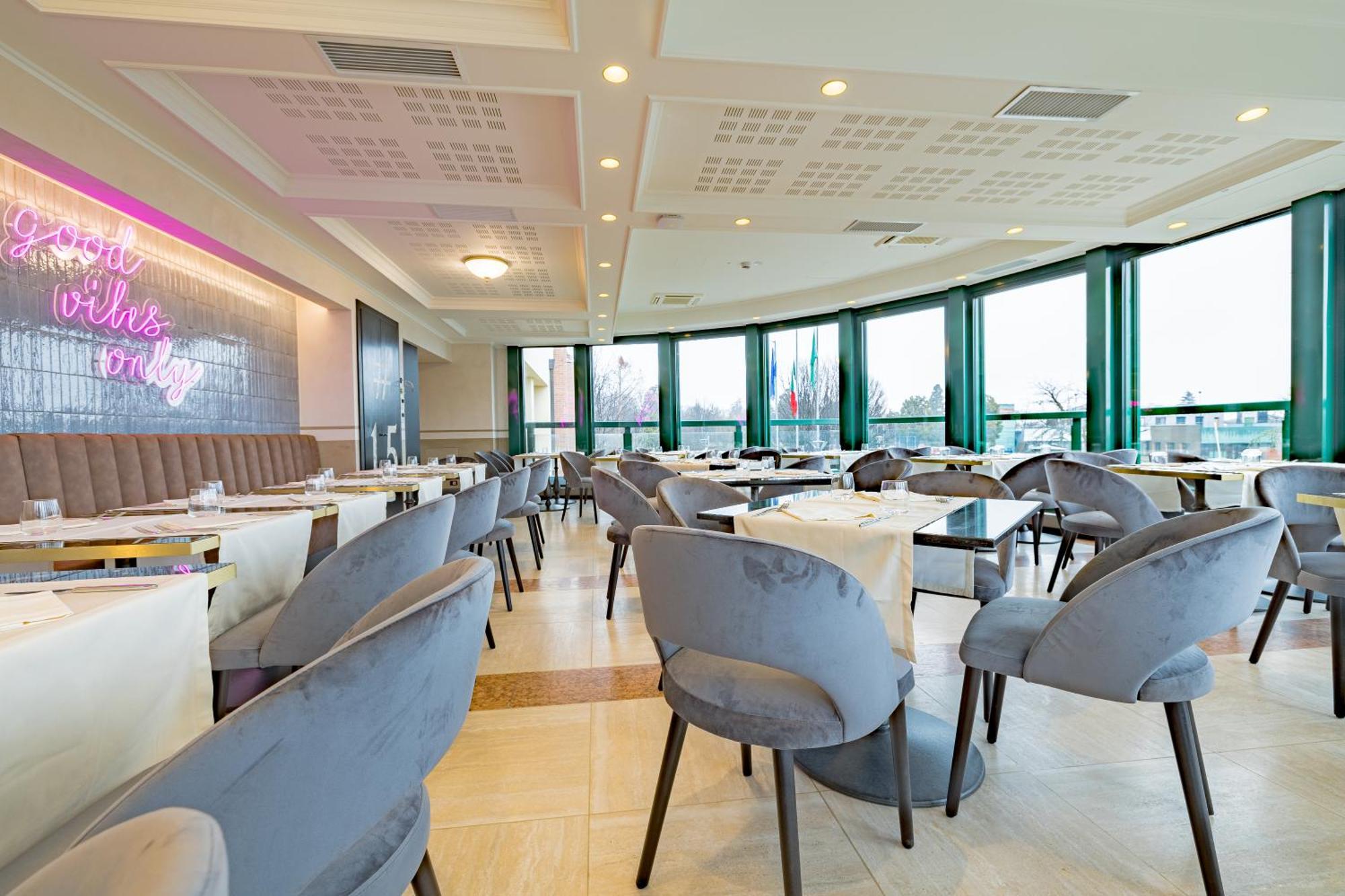 Just Hotel סרונו מראה חיצוני תמונה