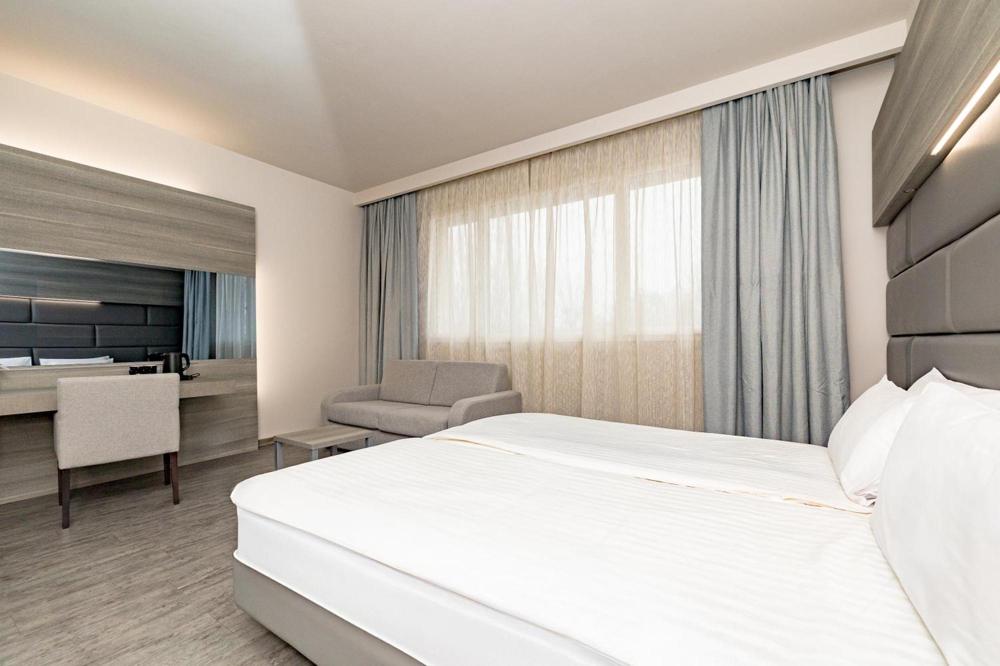 Just Hotel סרונו מראה חיצוני תמונה