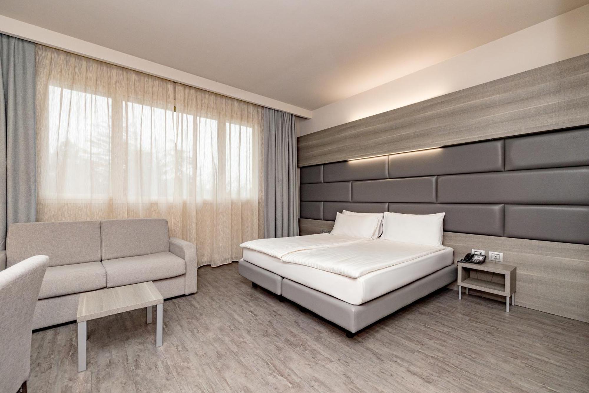 Just Hotel סרונו מראה חיצוני תמונה